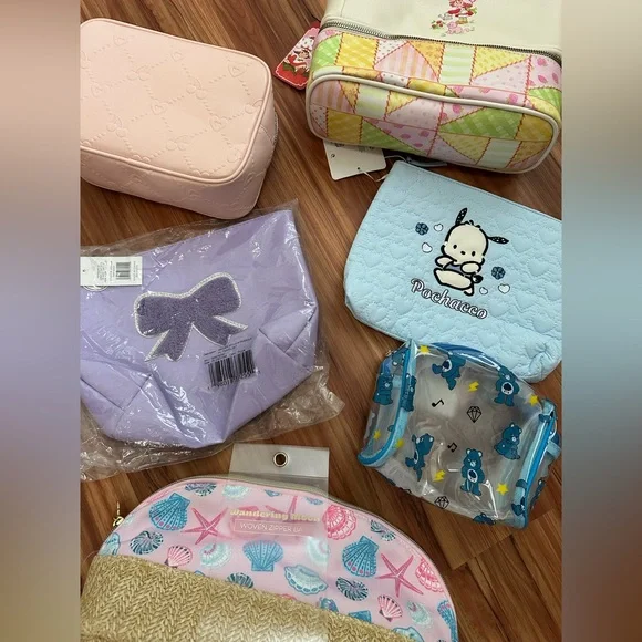 Random bundle of make up cosmetic bags - Picture 2 of 2